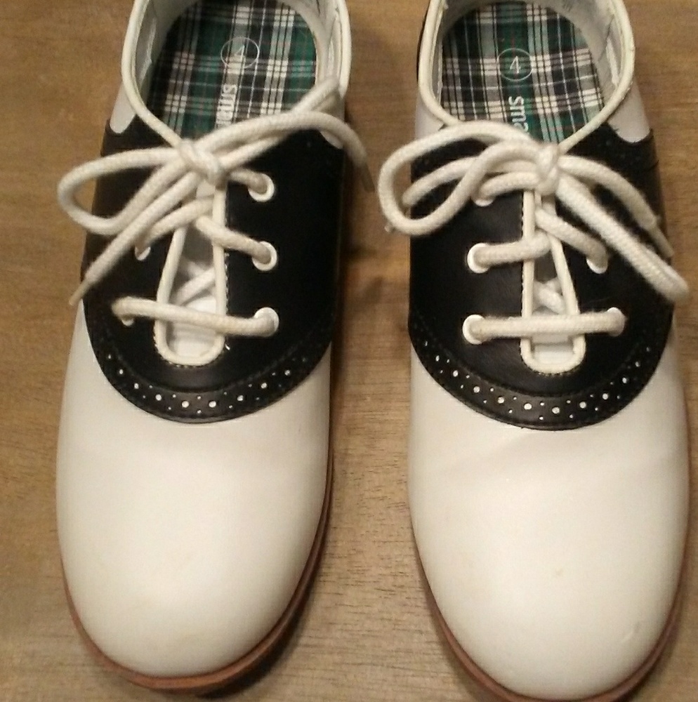 Girl's saddle shoes